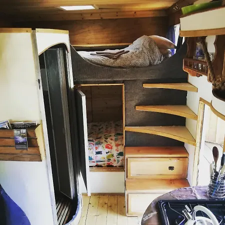 Truck & Pod Creative Nature Retreat. Appartement Bantry